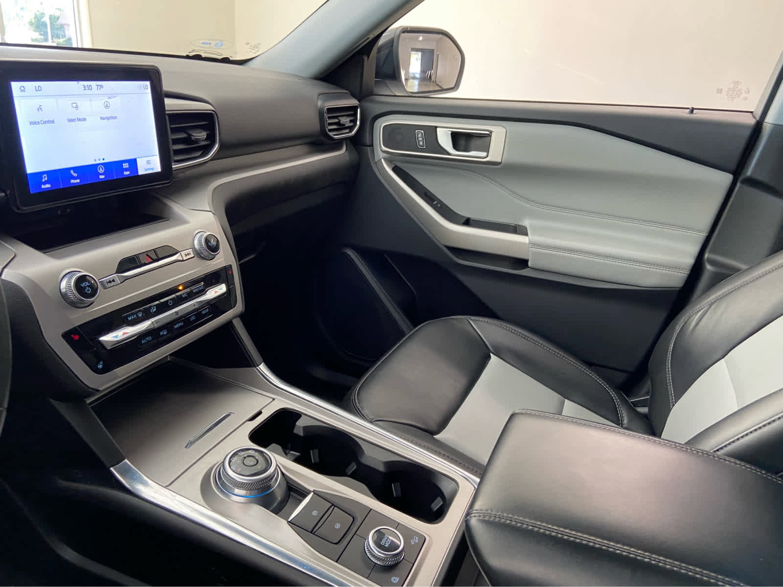 Used 2022 Ford Explorer XLT w/ Equipment Group 202A image 40