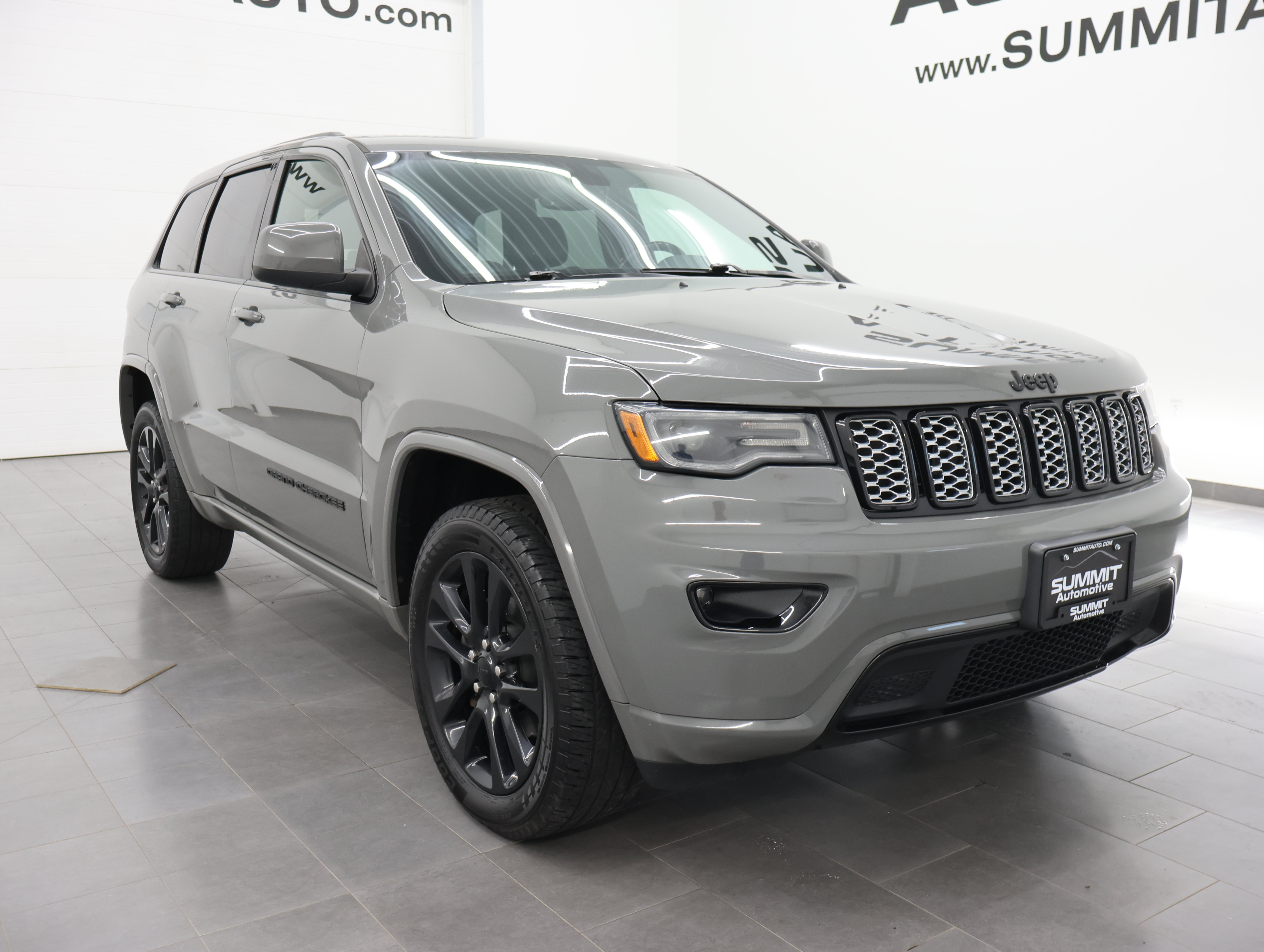 Used 2020 Jeep Grand Cherokee Altitude AWD/4WD image 2