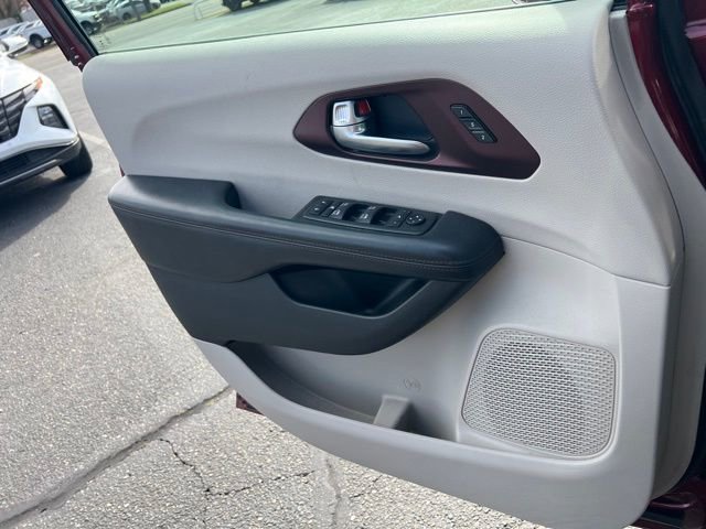 Used 2020 Chrysler Pacifica Limited image 15