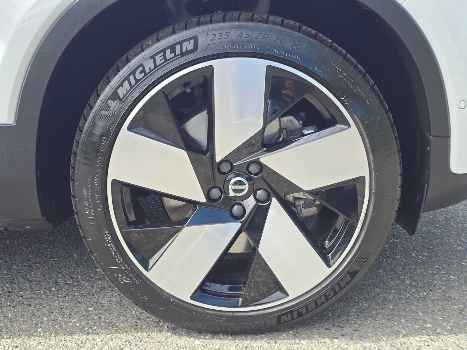 Certified 2023 Volvo C40 P8 Recharge Ultimate AWD/4WD image 10