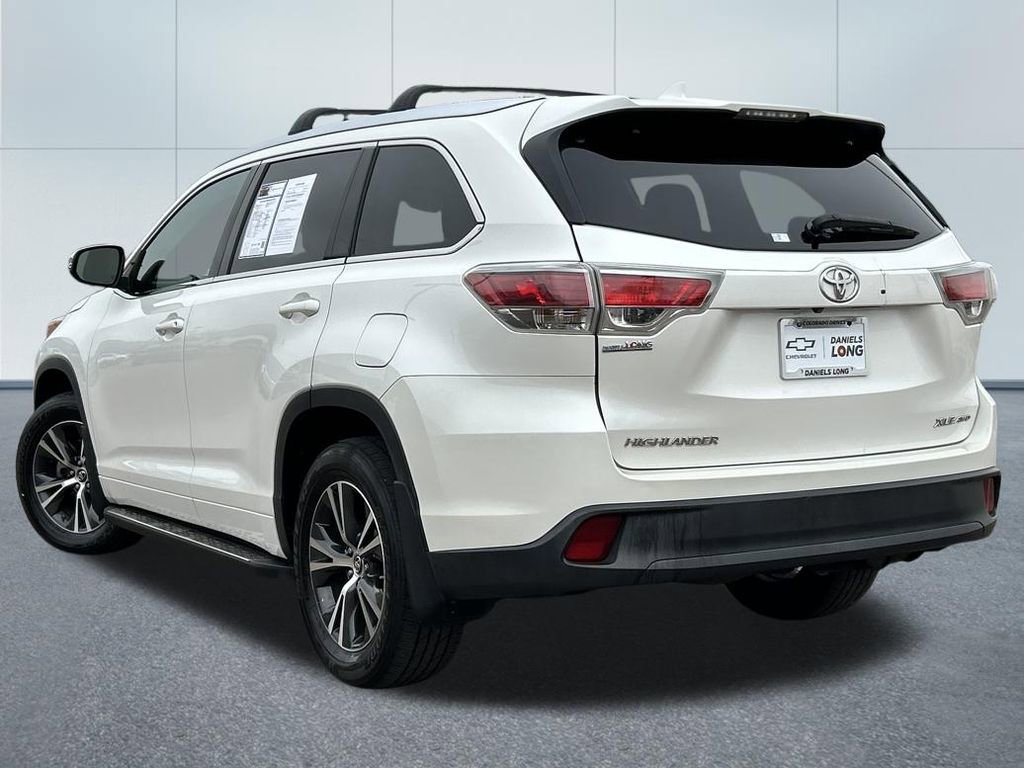 Used 2016 Toyota Highlander XLE image 39