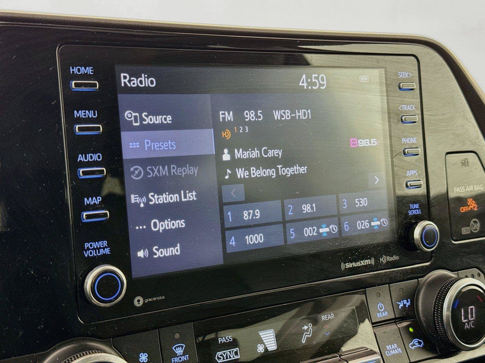 Used 2022 Toyota Highlander XLE AWD/4WD image 25