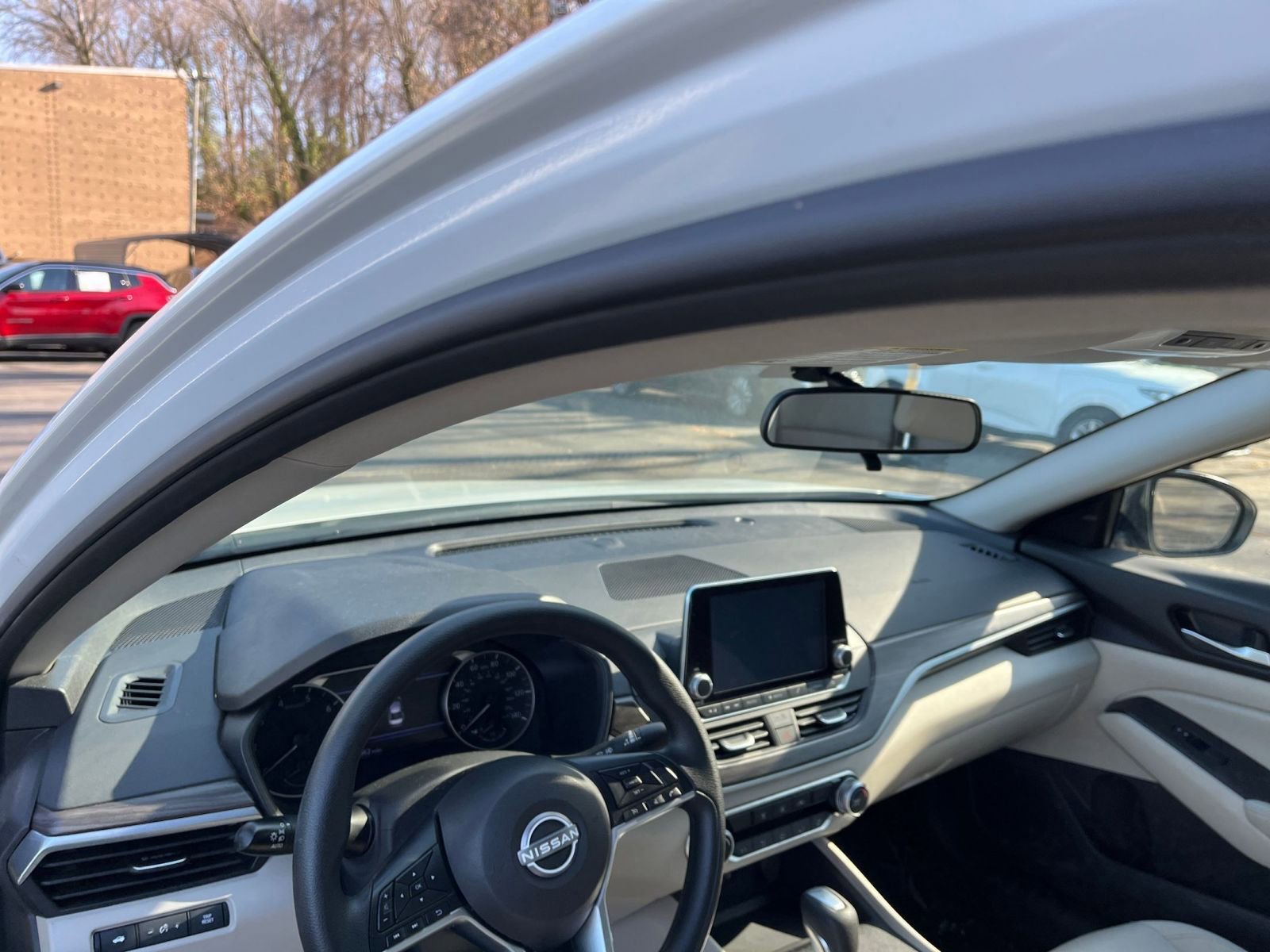 Used 2025 Nissan Altima 2.5 SV image 32