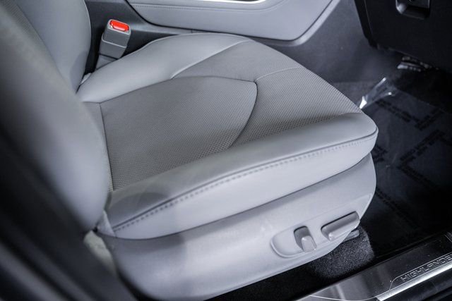 Used 2024 Toyota Highlander Platinum image 37