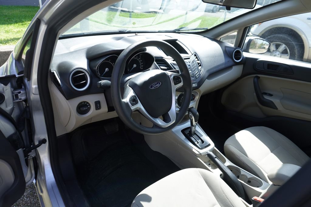 Used 2017 Ford Fiesta SE FWD image 3
