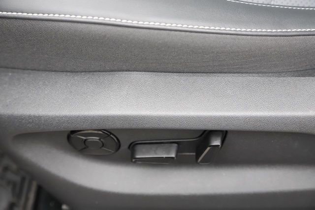 Used 2025 Volkswagen Tiguan SE w/ Panoramic Sunroof Package image 15