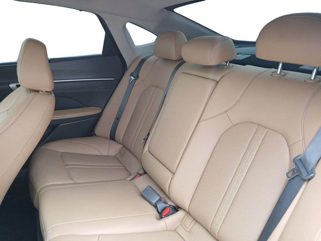 Certified 2025 Hyundai Sonata Limited FWD image 16