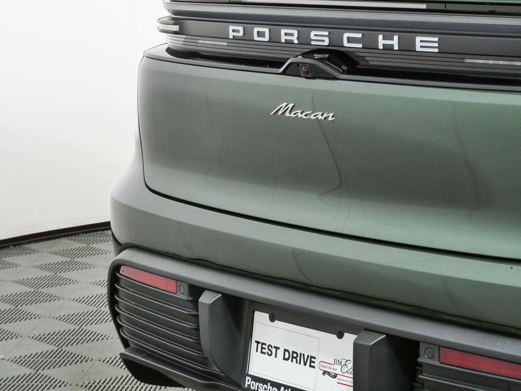 New 2026 Porsche Macan Electric RWD image 34
