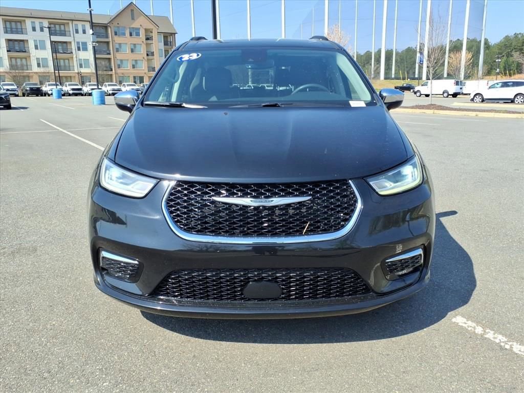 Used 2023 Chrysler Pacifica Limited image 36