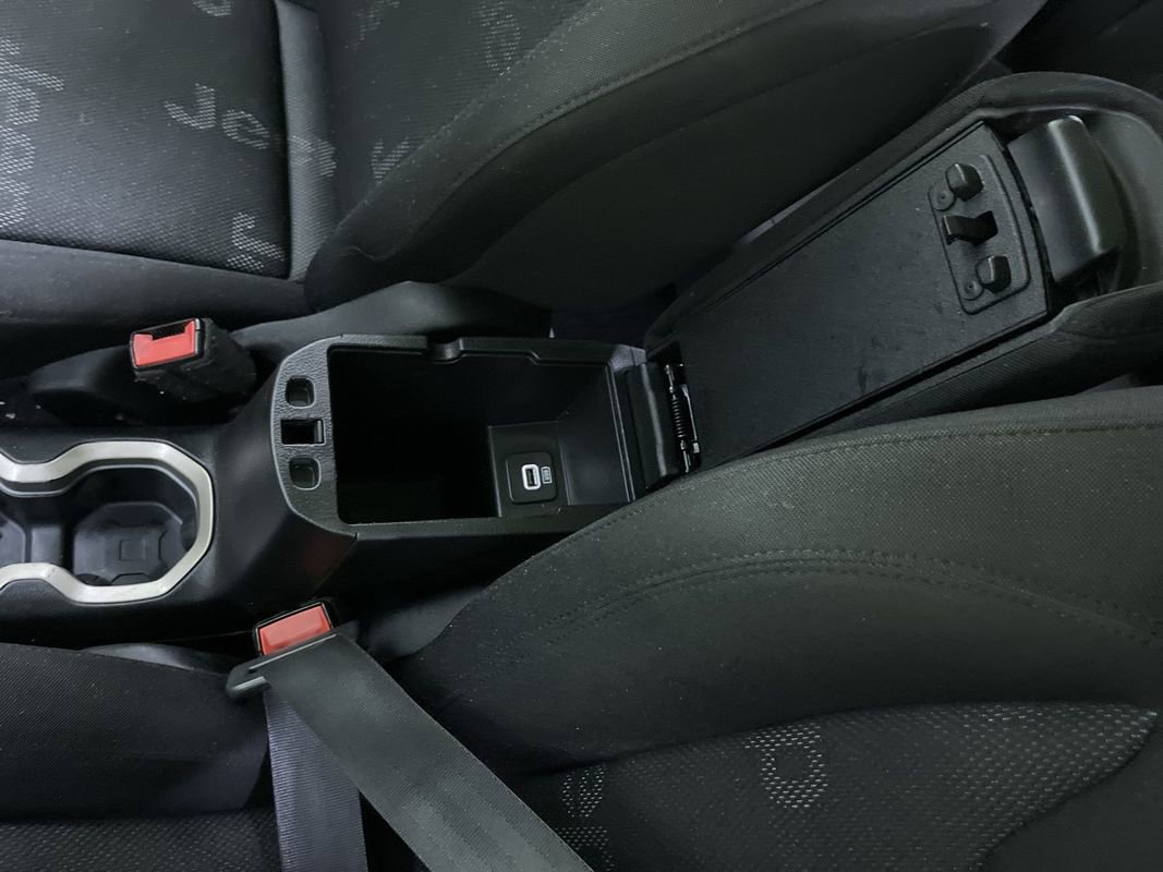 Used 2017 Jeep Renegade Latitude w/ Cold Weather Group AWD/4WD image 26