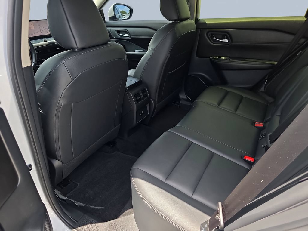 Used 2024 Nissan Rogue SL FWD image 14