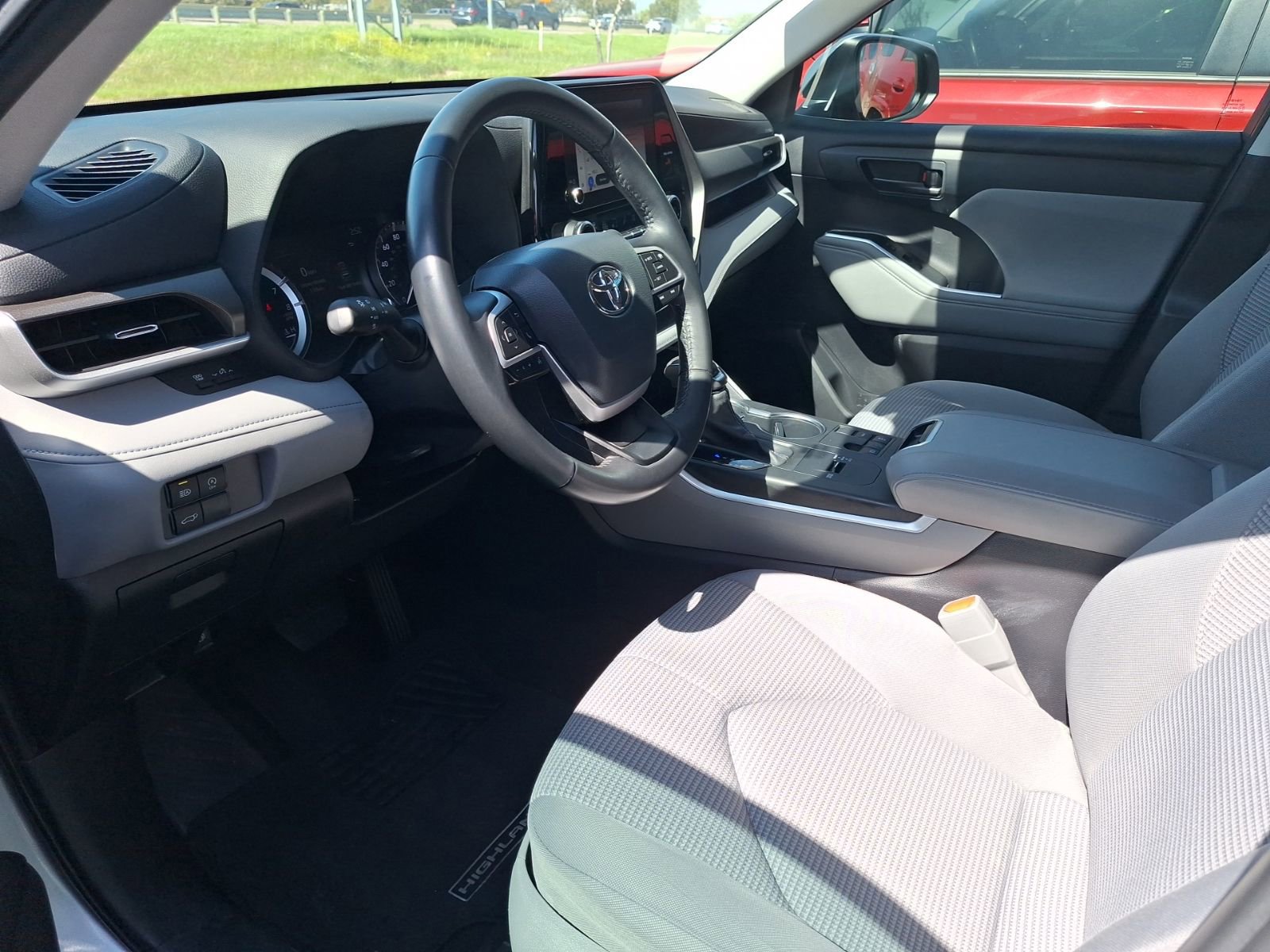 Used 2023 Toyota Highlander LE FWD image 14