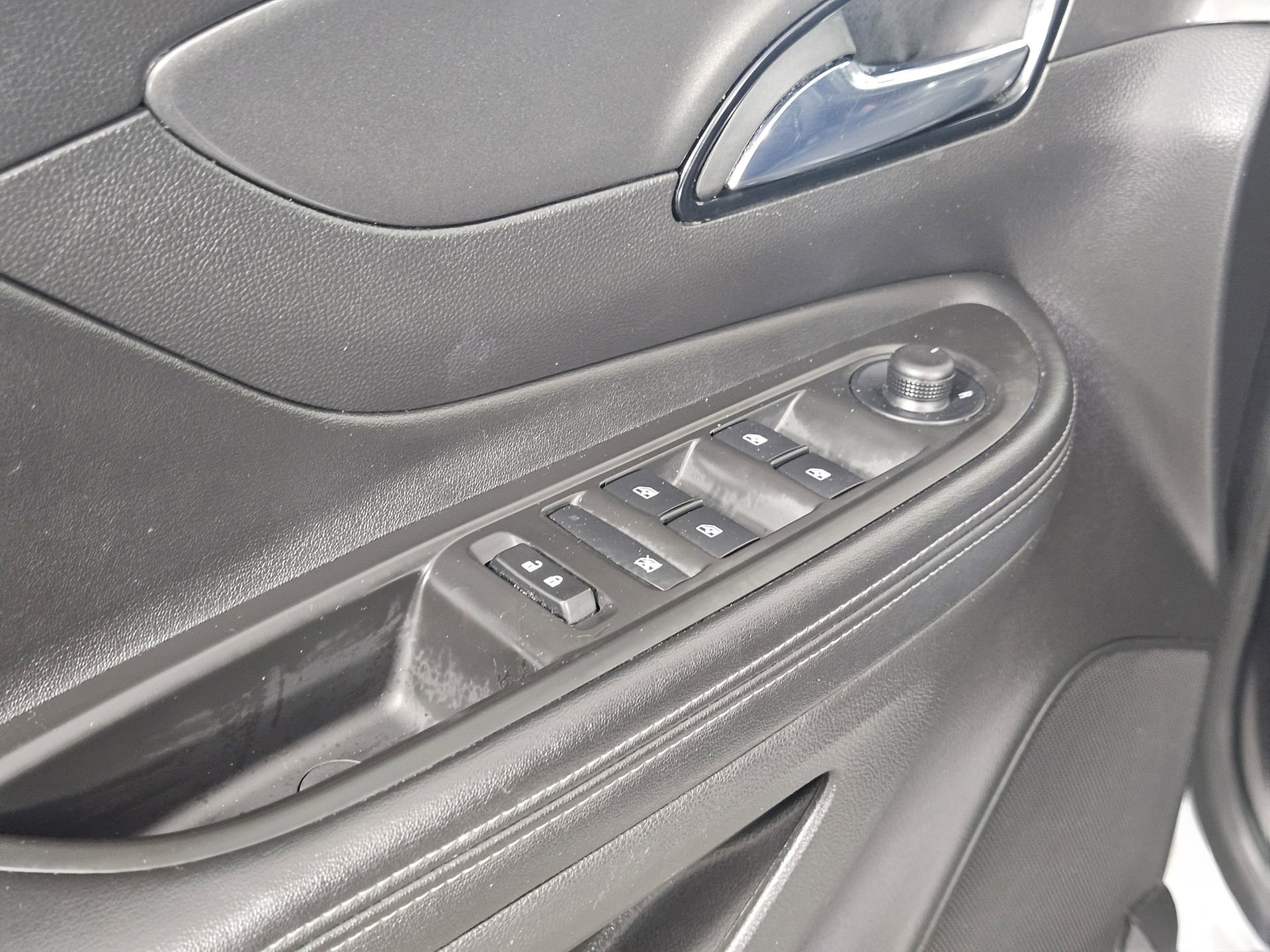 Used 2018 Buick Encore Sport Touring FWD image 15