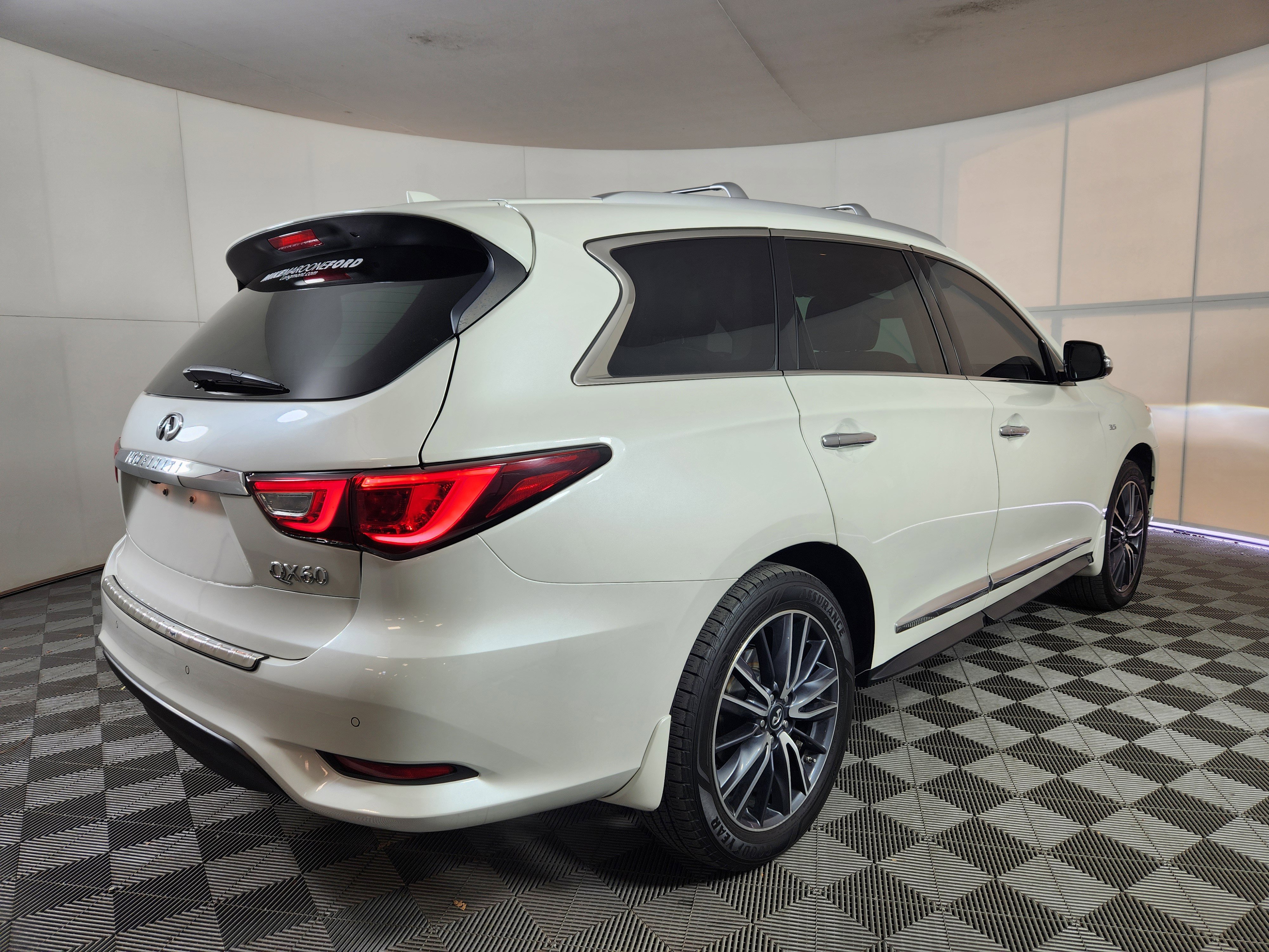 Used 2017 INFINITI QX60 Luxe w/ Deluxe Technology Package image 7