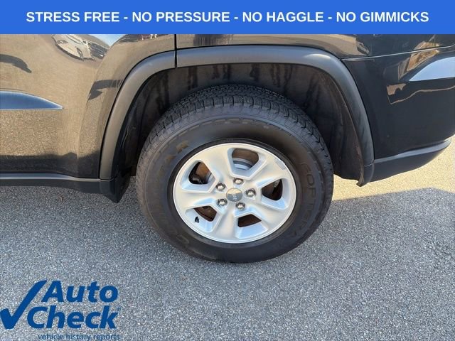 Used 2014 Jeep Grand Cherokee Laredo w/ Quick Order Package 23E AWD/4WD image 5