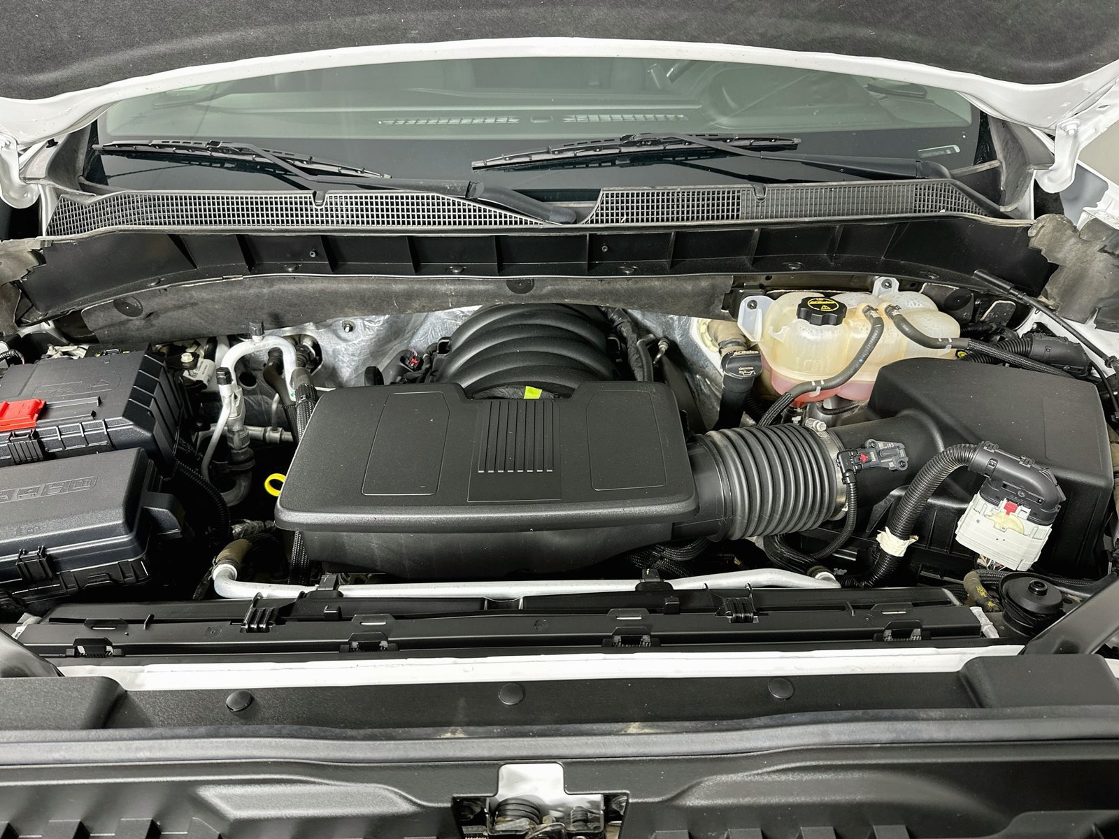 Used 2024 Chevrolet Silverado 1500 LT AWD/4WD image 31
