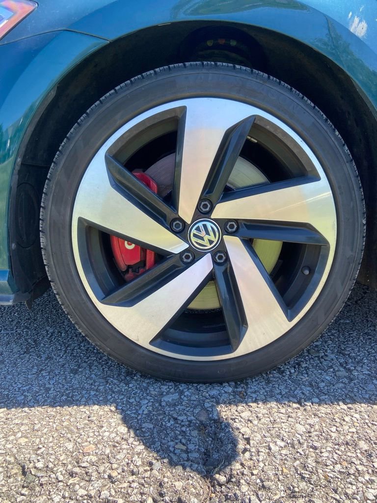 Used 2019 Volkswagen GTI SE FWD image 8