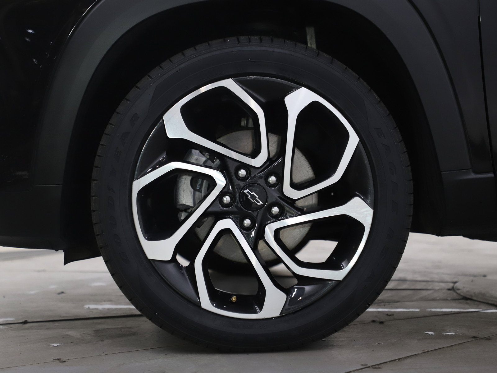 Used 2024 Chevrolet Trax RS FWD image 30