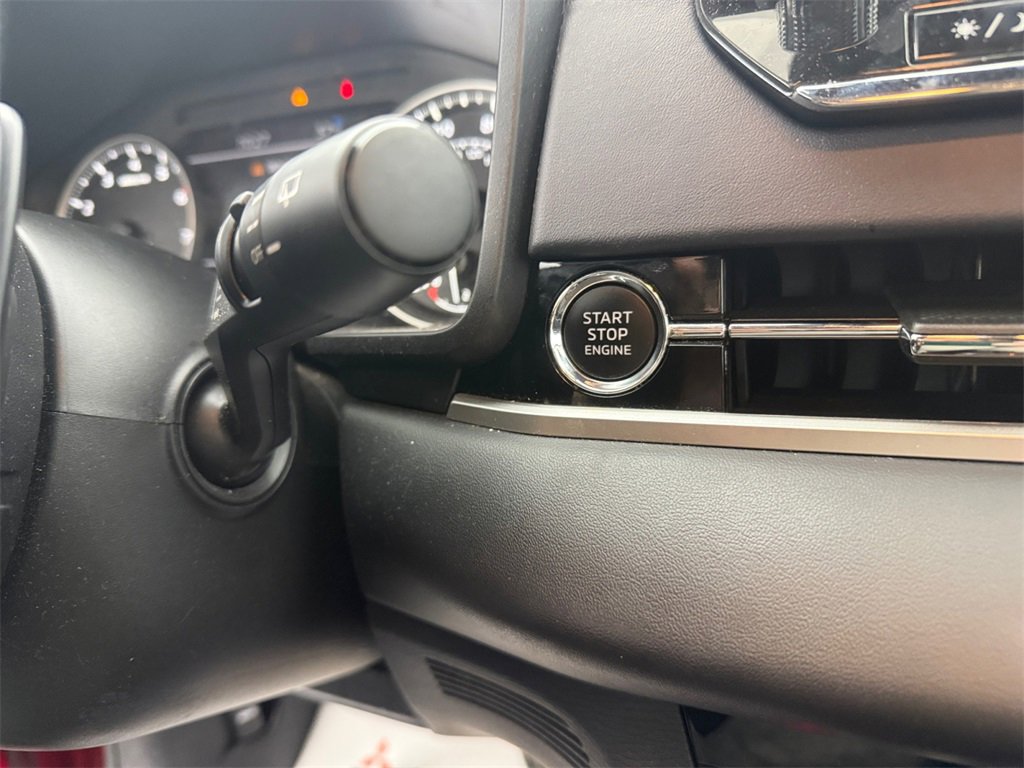 Used 2024 Mitsubishi Outlander SE image 29