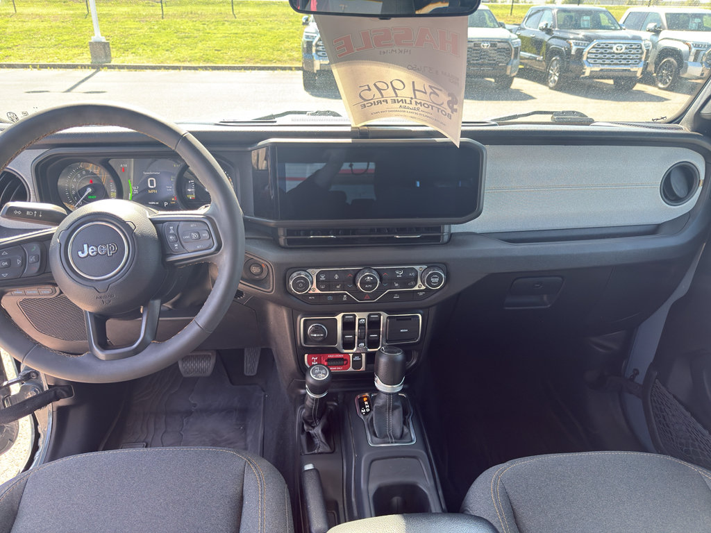 Used 2024 Jeep Wrangler Unlimited AWD/4WD image 15
