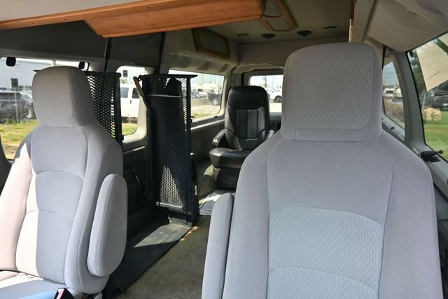 Used 2009 Ford E-150 and Econoline 150 Wagon RWD image 12