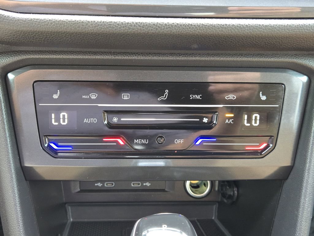 Used 2022 Volkswagen Tiguan SE w/ Panoramic Sunroof Package FWD image 20