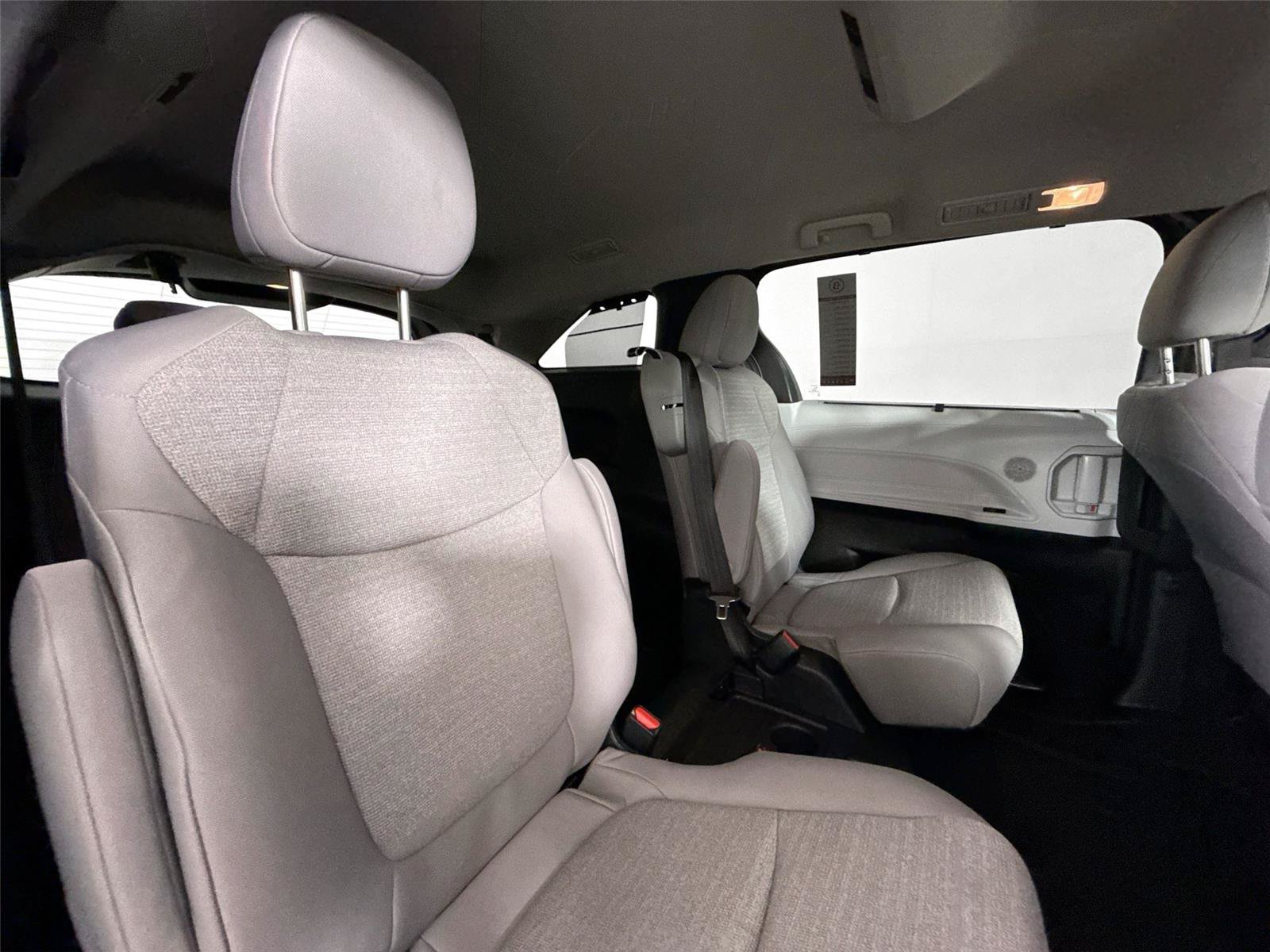 Certified 2026 Toyota Sienna LE FWD image 37