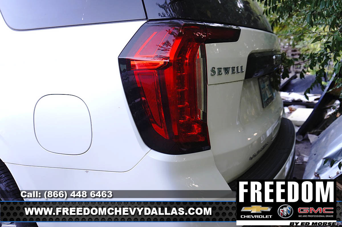 Used 2023 GMC Yukon Denali Ultimate AWD/4WD image 10