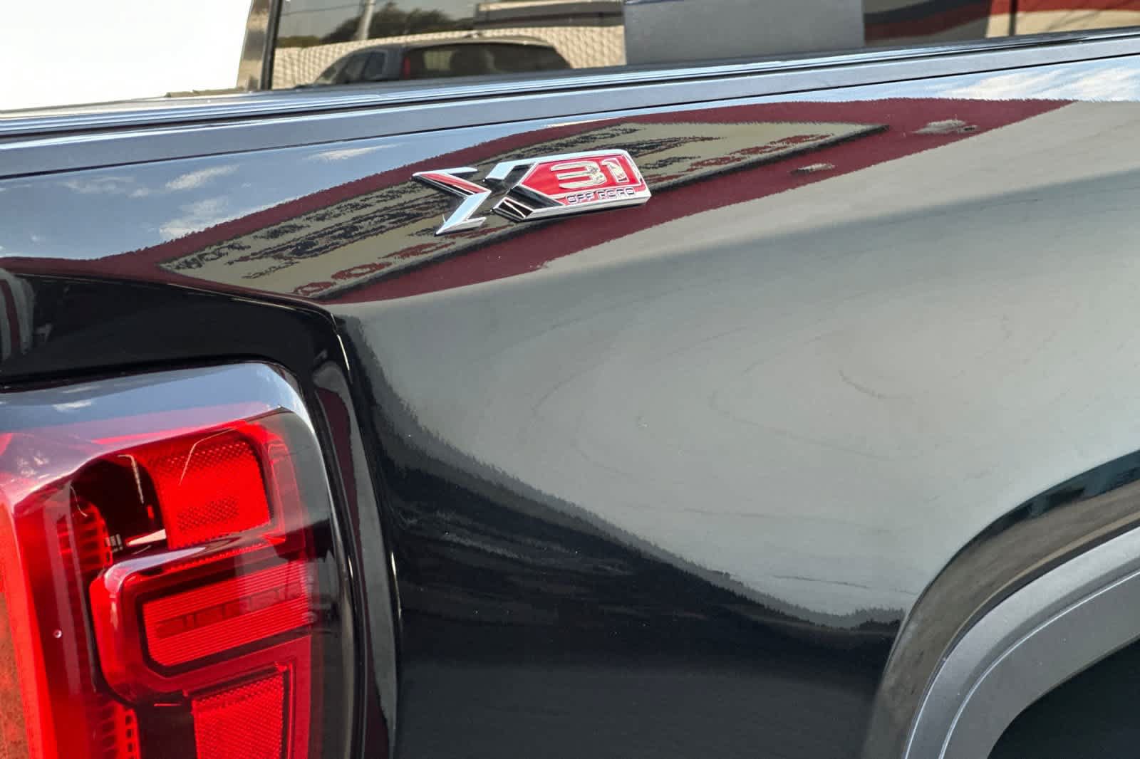 Used 2019 GMC Sierra 1500 SLT w/ SLT Premium Plus Package AWD/4WD image 17