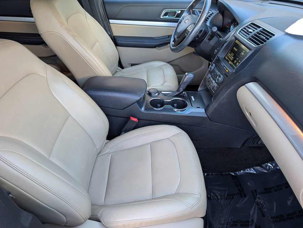 Used 2016 Ford Explorer XLT w/ Equipment Group 202A image 12