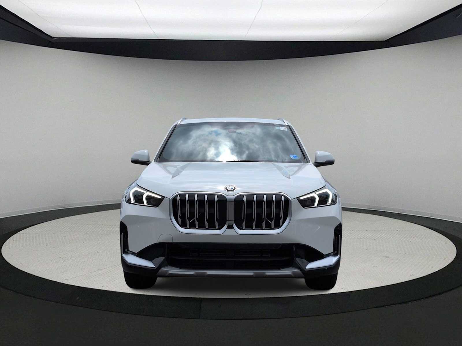 New 2026 BMW X1 xDrive28i w/ Technology Package AWD/4WD image 3