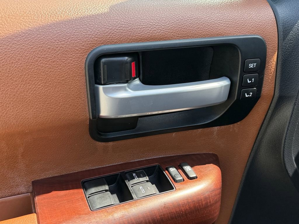 Used 2015 Toyota Sequoia Platinum image 9