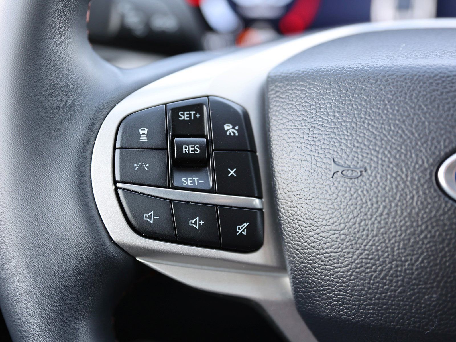 Used 2025 Ford Explorer Active image 40