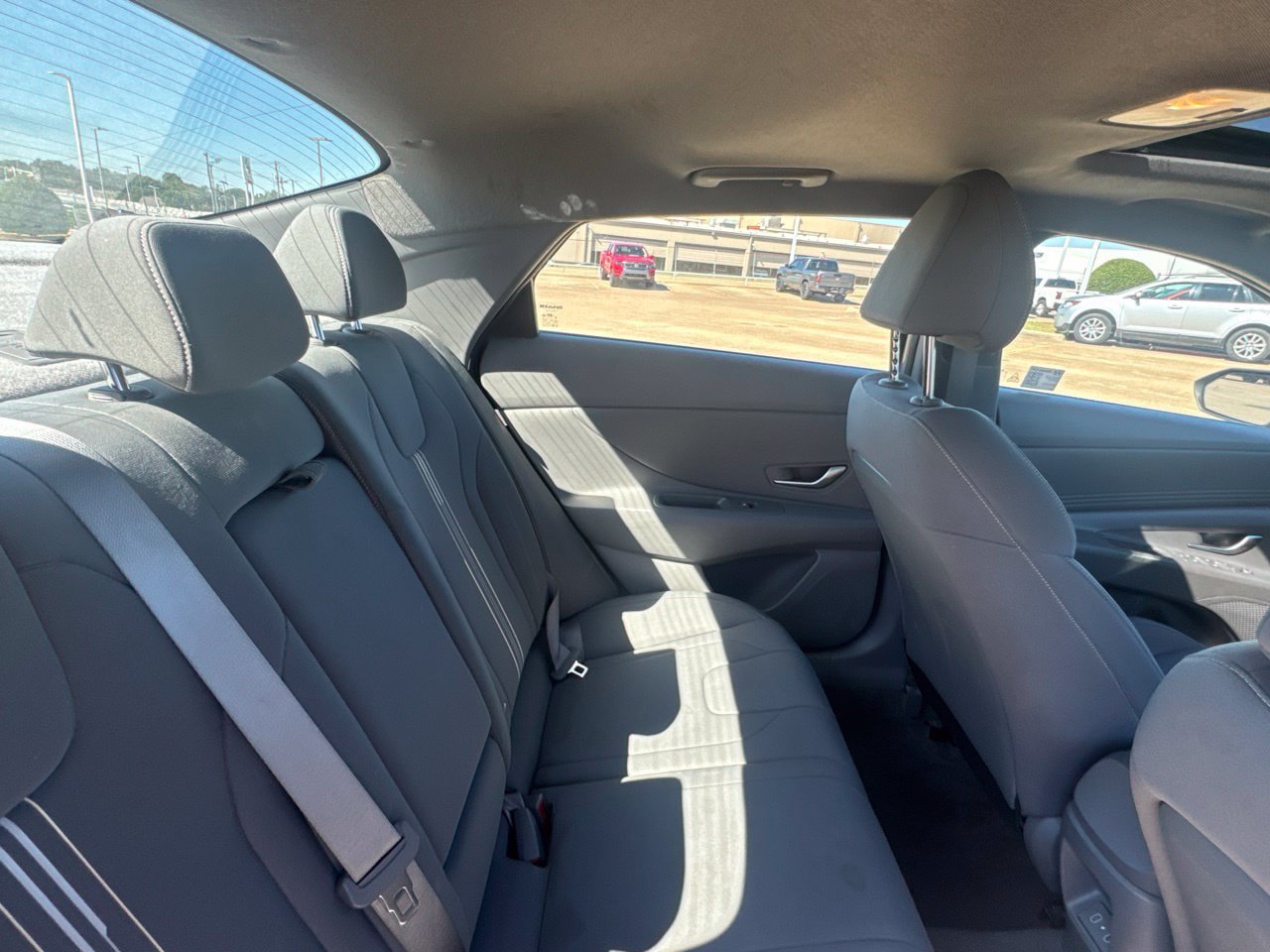 Used 2025 Hyundai Elantra SEL FWD image 34