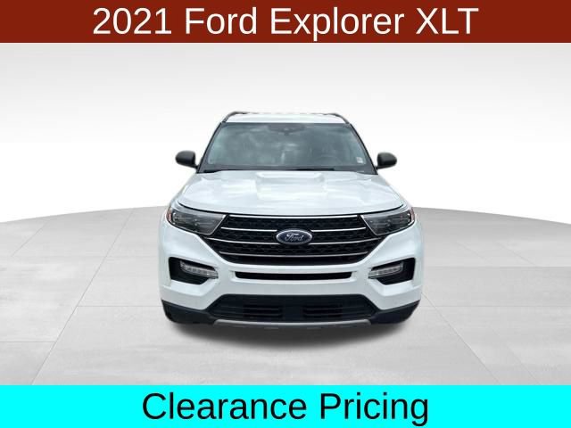 Used 2021 Ford Explorer XLT image 2