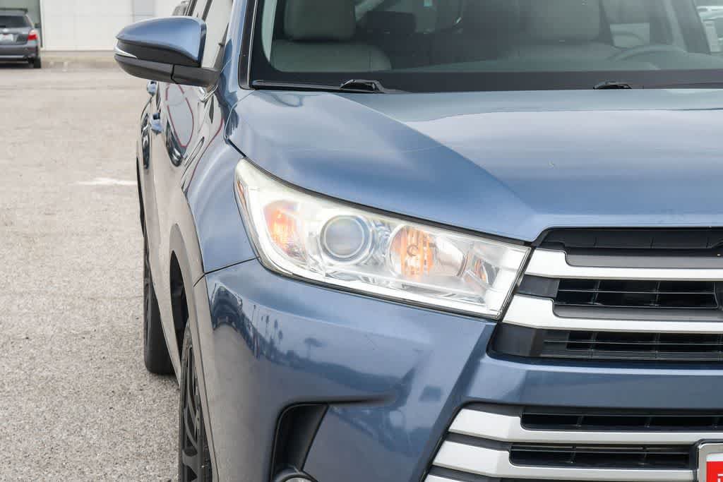 Used 2017 Toyota Highlander XLE FWD image 4