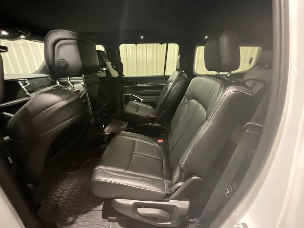 Used 2022 Jeep Wagoneer Series III w/ Premium Group I AWD/4WD image 10