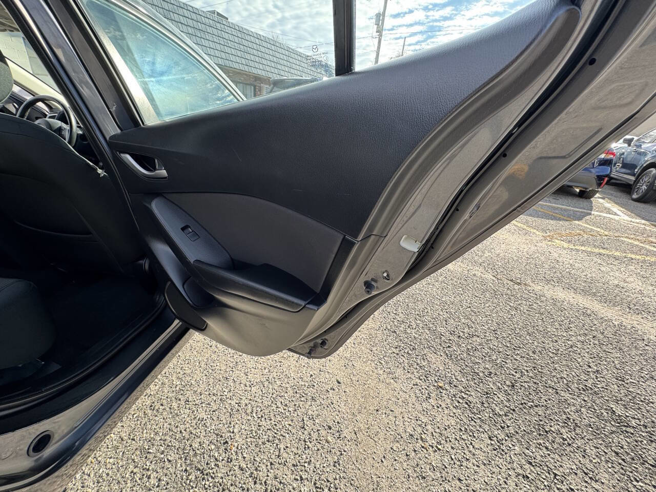 Used 2014 MAZDA MAZDA3 i Touring image 34