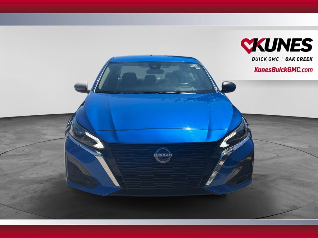 Used 2025 Nissan Altima 2.5 SV FWD image 3