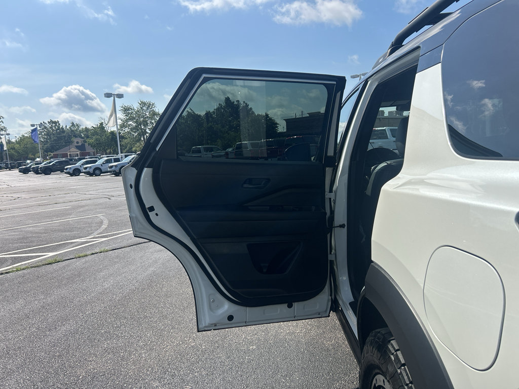 Used 2024 Nissan Pathfinder Rock Creek AWD/4WD image 19