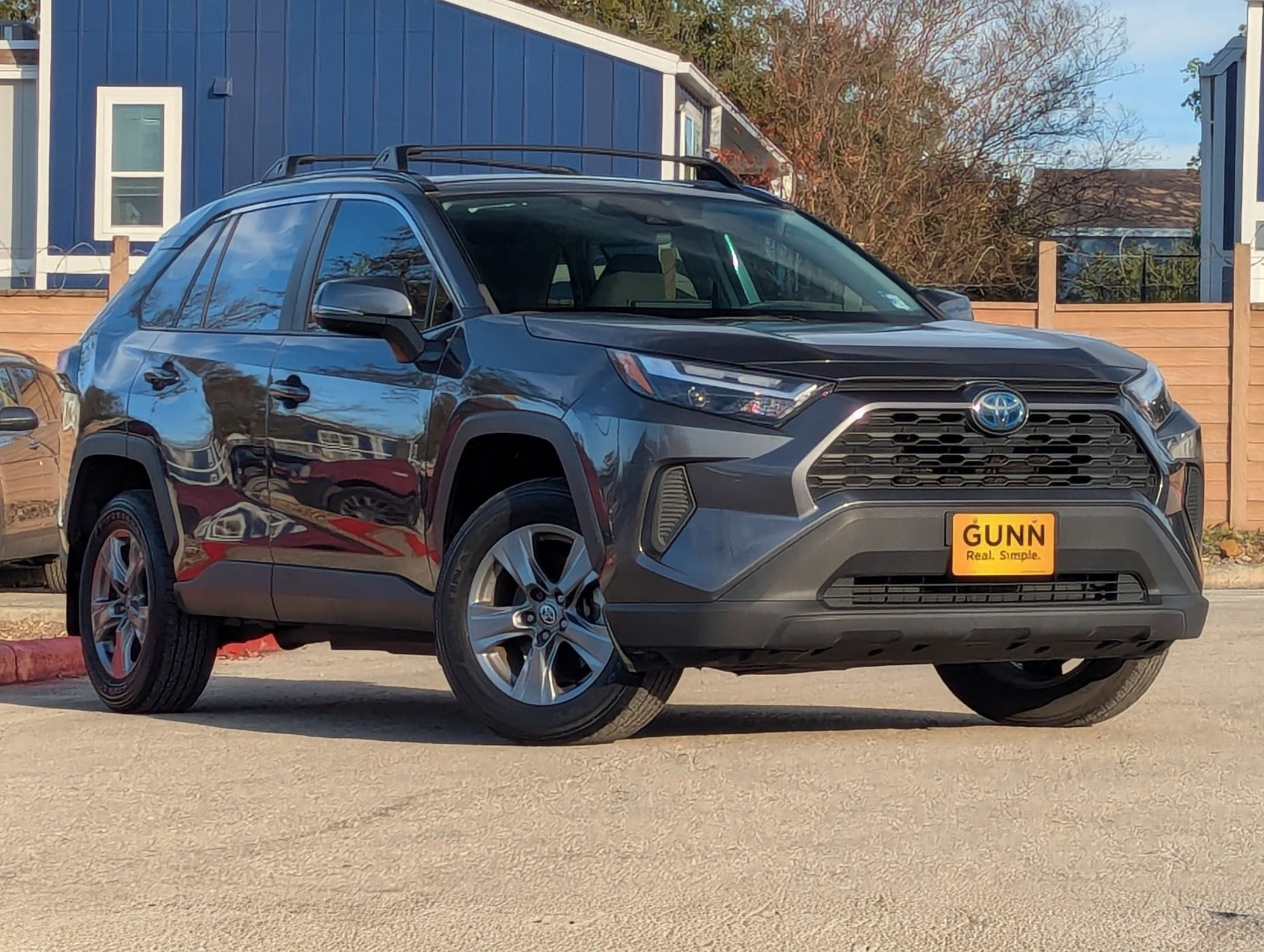 Used 2022 Toyota RAV4 XLE w/ Convenience Package image 2