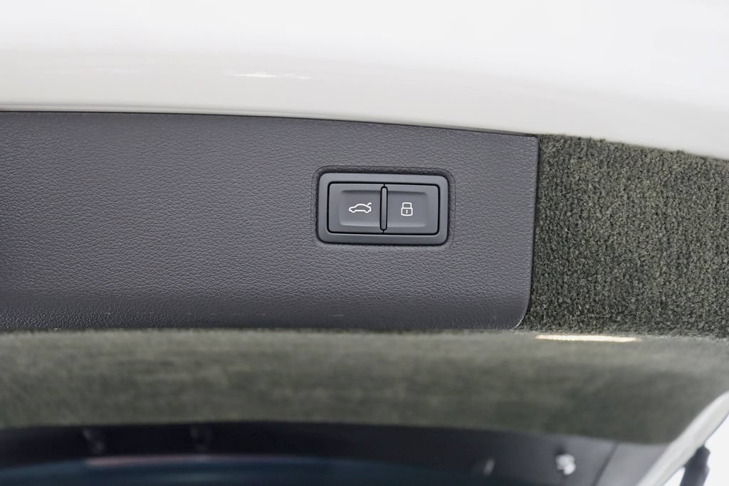 Used 2023 Bentley Bentayga AWD/4WD image 39