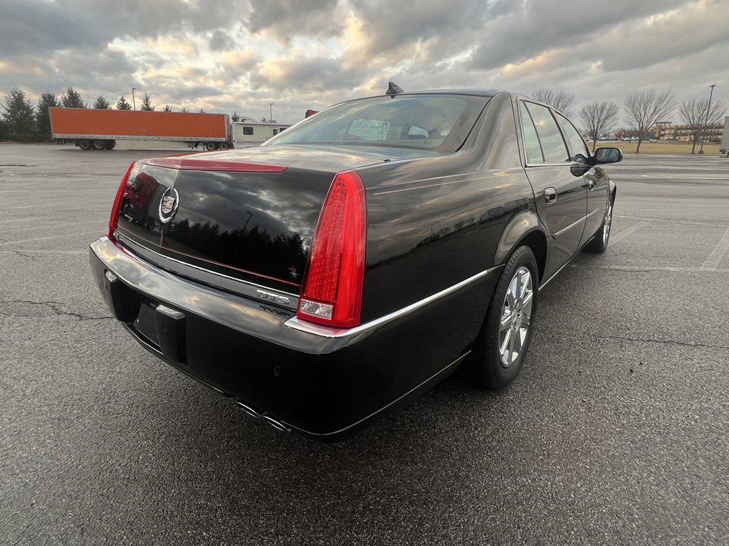 Used 2011 Cadillac DTS Premium image 5