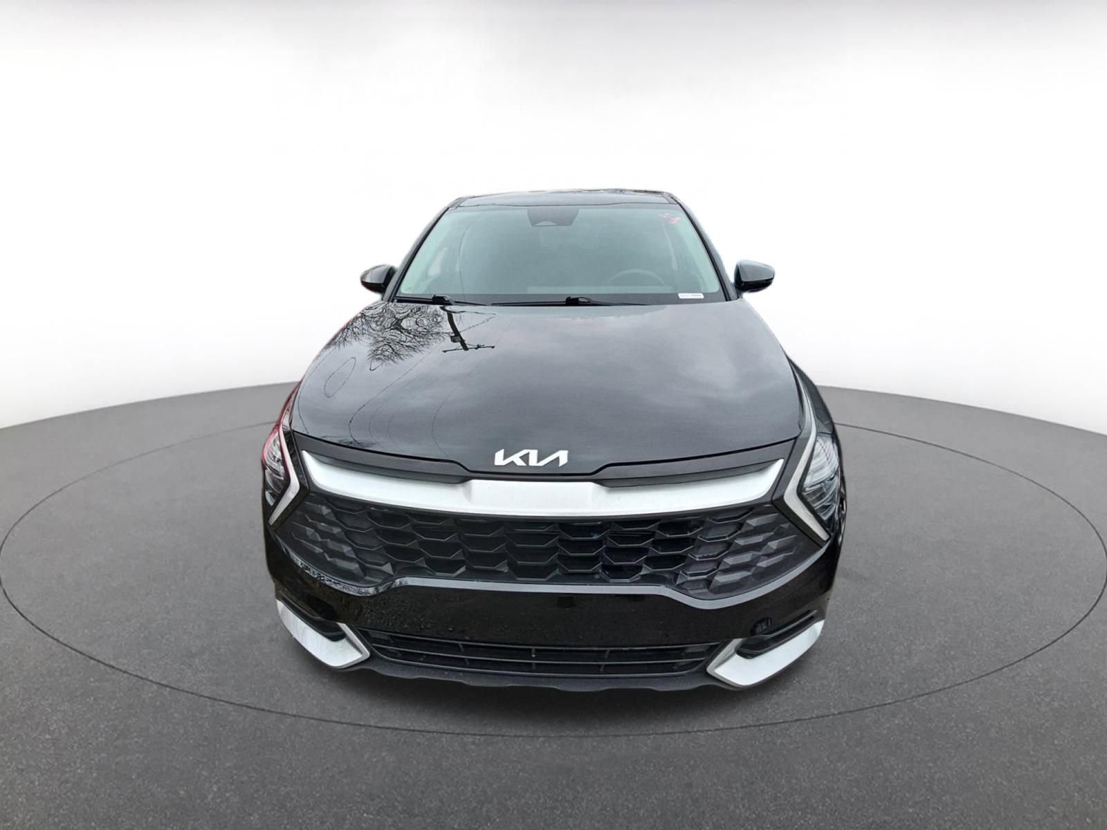 Used 2025 Kia Sportage LX image 2