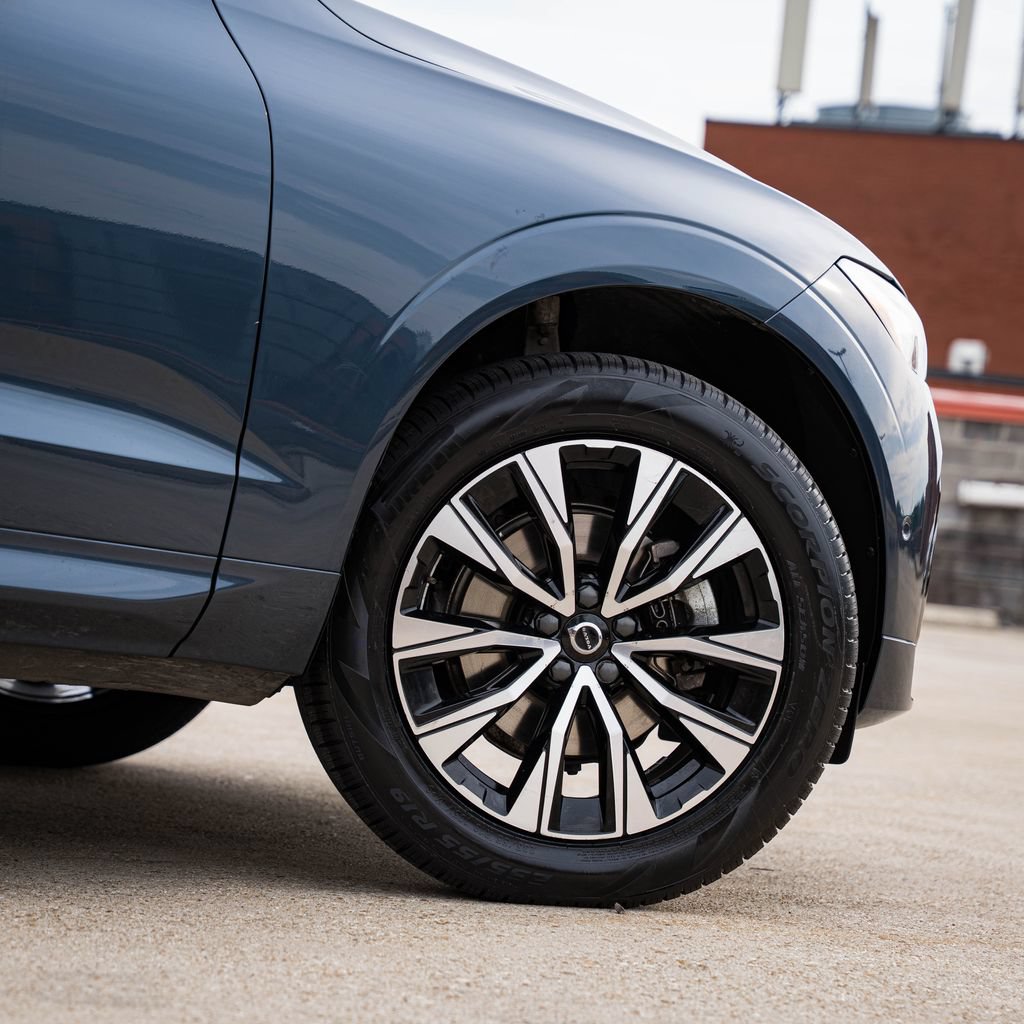 Certified 2024 Volvo XC60 B5 Plus w/ Protection Package Premier AWD/4WD image 7
