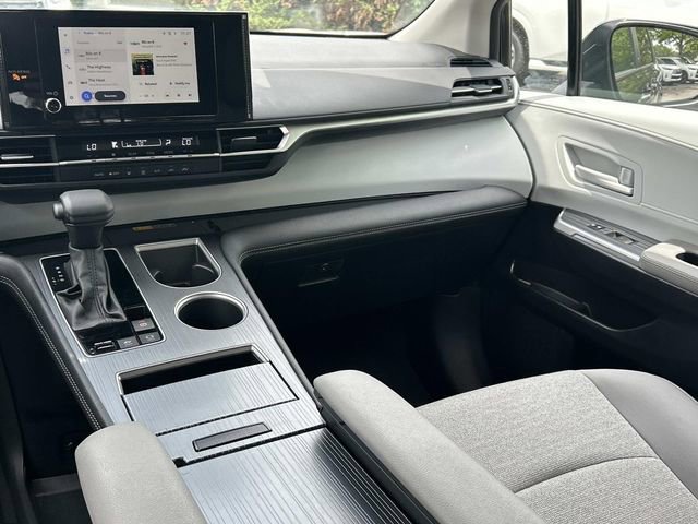 Used 2026 Toyota Sienna LE FWD image 24