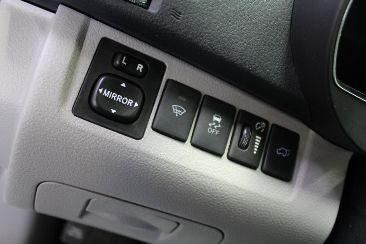 Used 2013 Toyota Highlander SE FWD image 10