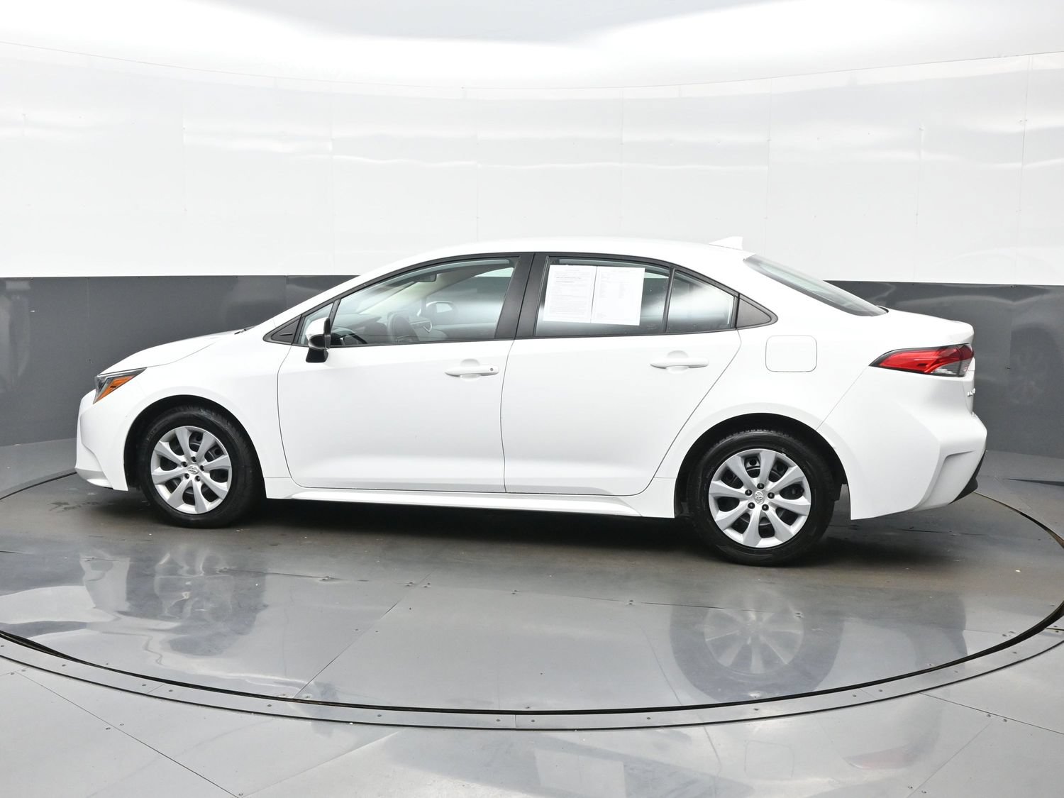 Used 2024 Toyota Corolla LE FWD image 3