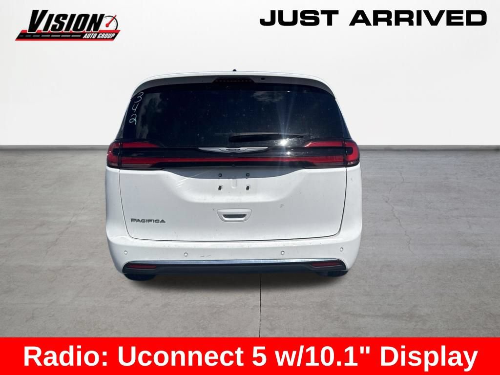 Used 2024 Chrysler Pacifica Touring-L FWD image 7