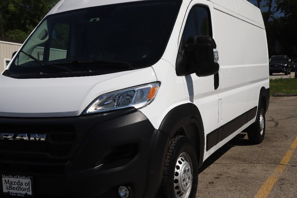 Used 2024 RAM ProMaster 2500 w/ Convenience Group FWD image 2